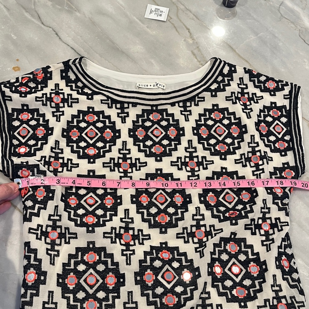 Alice + Olivia Cream Mirrored Geometric Flutter-Sleeve Shift Mini Dress, L - Picture 9 of 13